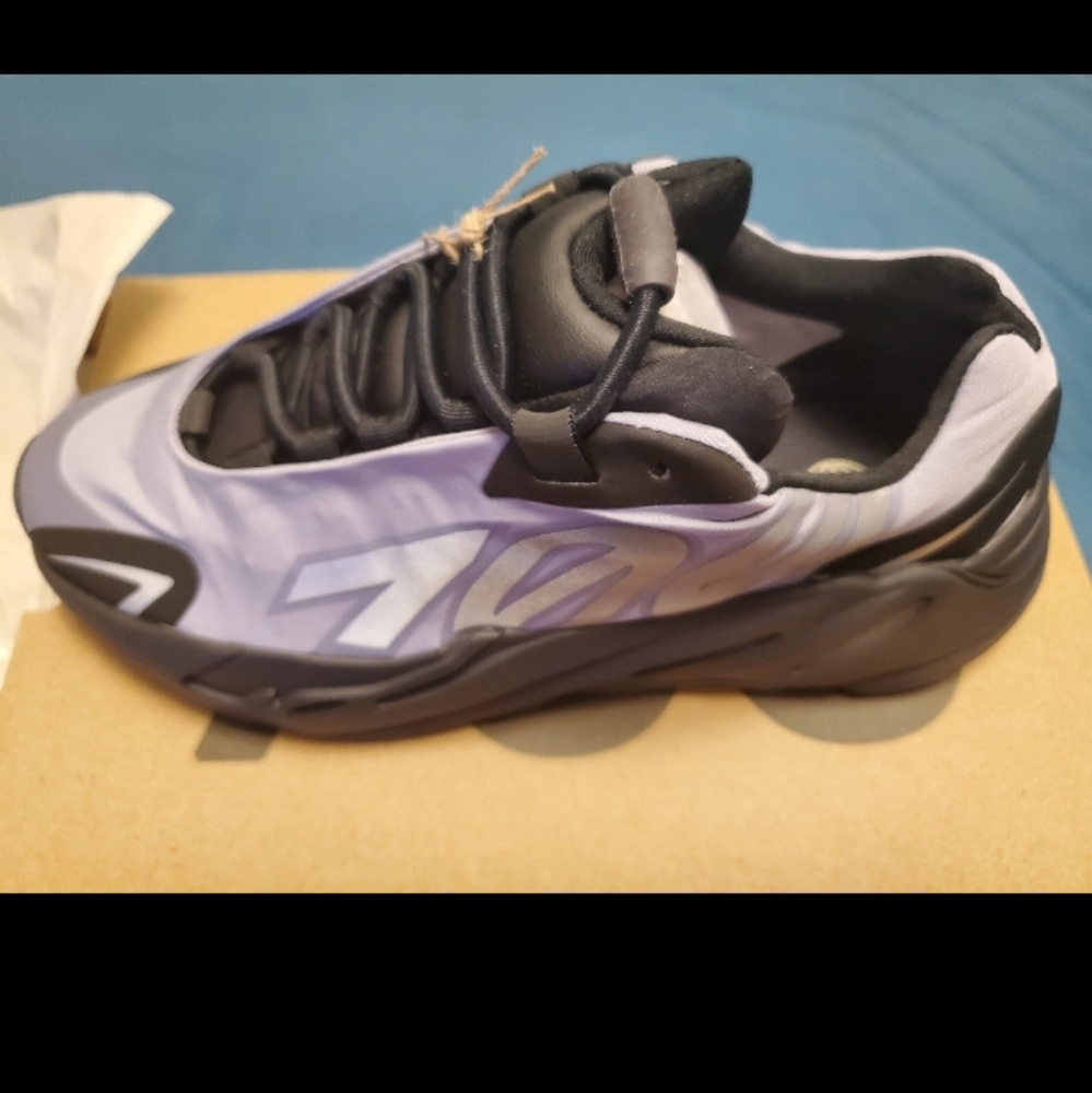 Yeezy Adidas Boost 700 Geode